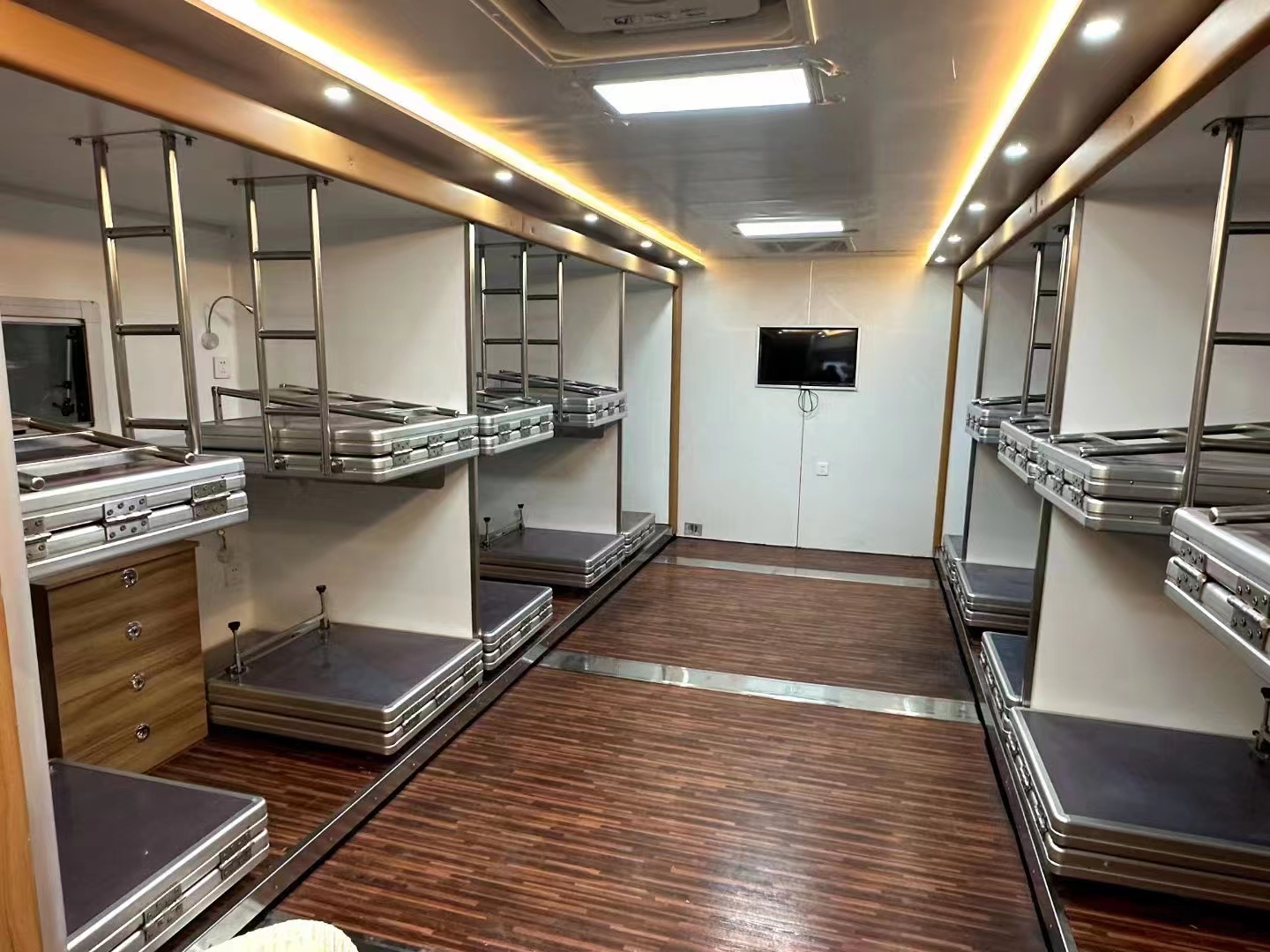 单桥24-32人宿营车